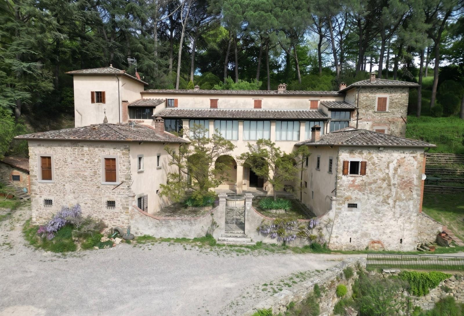 http://Villa%20Val%20di%20Romana,%20antico%20monastero%20benedettino%20restaurato
